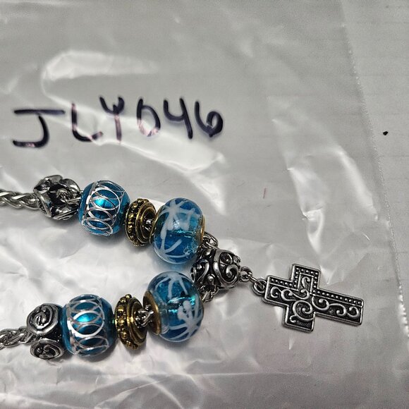 Jewelry - BLUE BEAD SILVER TONE BRACELET